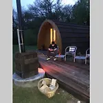 Сasa de vacaciones River View Log Cabin Pod - 5 Star Glamping Experience *
